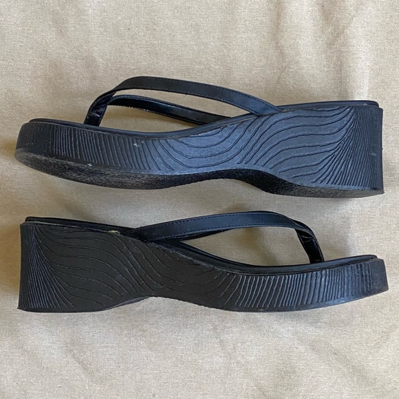 🚫SOLD🚫 Y2K Black Thong Platforms 👣 - Picture 3 of 4